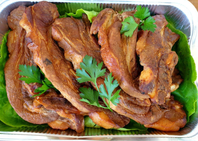 Свиной бекон горячего копчения